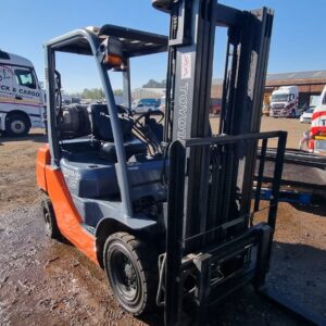 2010 TOYOTA Forklift GAS/PETROL 2t (JHB)